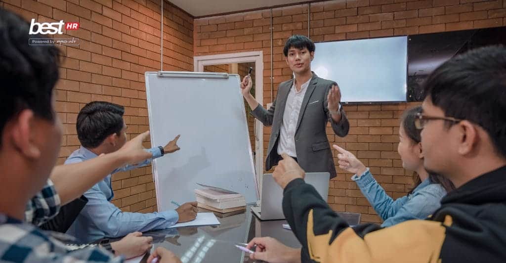 Flexible business management software meeting for team collaboration and training in an office setting